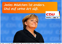 Der Spruch nimmt nur Bezug auf das unvorteilhafte Äußere der Kanzlerin und soll die Sinnlosigkeit der Originalplakate so noch übertreffen. Was echt schwer ist!